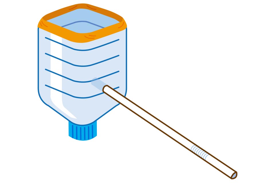 開けた穴にストローを通す。穴が大きい場合は、ストローの周りにビニールテープを巻いて調整する。