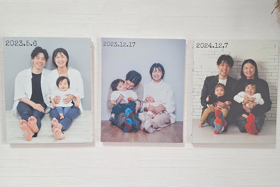 写真を印刷したり、フレームを選んだりする手間要らず! キャンバスのサイズを指定して写真をデータ送信するだけで、温もりのある質感がかわいいキャンバスプリントが届きます。デザインがシンプルなので、どんな部屋とも相性ぴったり。私みたいな面倒くさがりな方にお勧めです。ネットで「キャンバスプリント」と検索を。