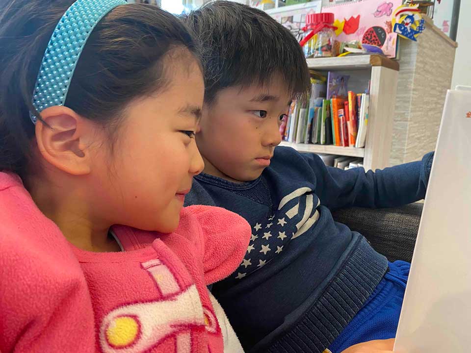 親子そろって長谷川義史さんの大胆なタッチの絵本が大好きです