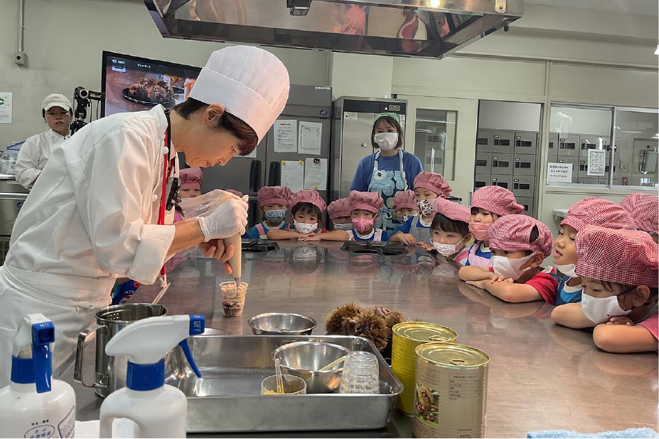 『学校法人常磐学園シェフパティシエ学院』の生徒との交流も盛んで