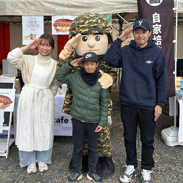 出張イベントの様子。次男の想真くんは仕事を積極的に手伝ってくれます